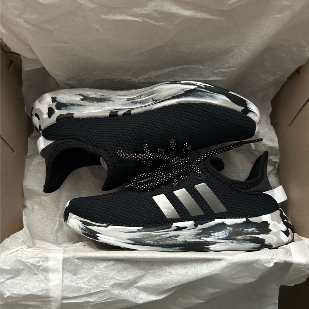 Girls Adidas Cloudfoam Sneakers NWT New With Tags
